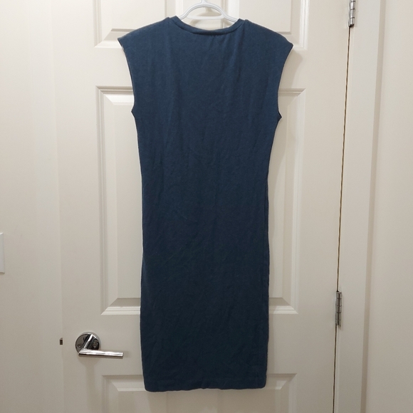 Community dress - Picture 2 of 6